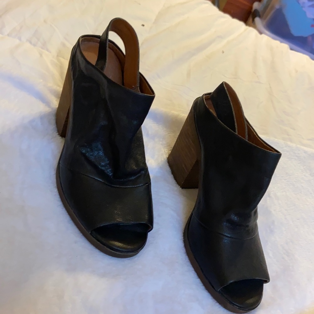 Lucky Brand, black leather, excellent condition.